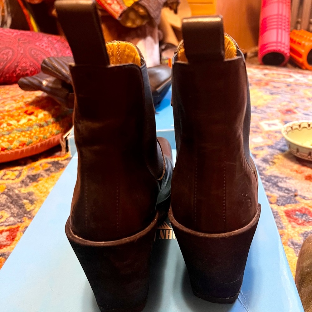 John Fluevog Prepare 2.0 Chelsea Tracker size 11 in wonderful condition. - Picture 11 of 15